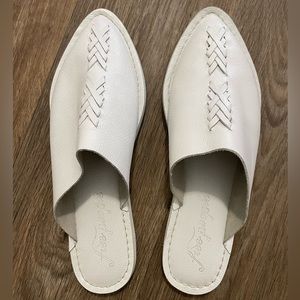 FREE PEOPLE White Nova Flat Sz 8